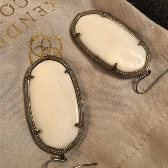 Kendra Scott Elle Earrings - Picture 2 of 2